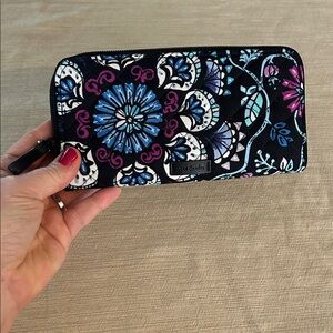 Vera Bradley Bramble Audrey Accordion Wallet Black Floral